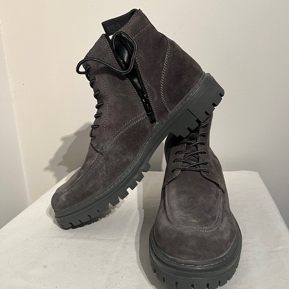 Steve Madden, Gray Suede Boot, Canaan Size 12 - Picture 2 of 3